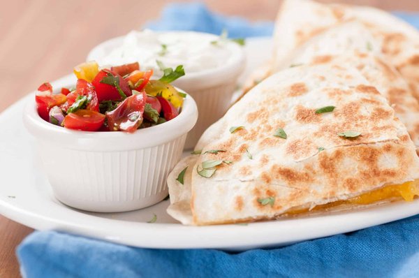 ¿Cuál es la mejor manera de preparar una salsa Alfredo cremosa para la pasta?